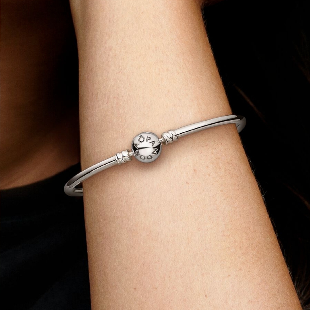 Pandora Silver Logo Clasp Bangle Bracelet (Sterling silver), Size L